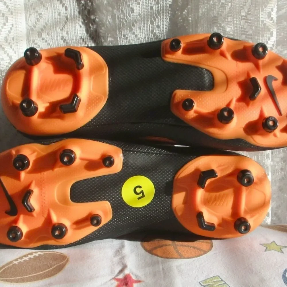 NIKE Kids Vapor 12 Academy MG Size 5 Black Orange